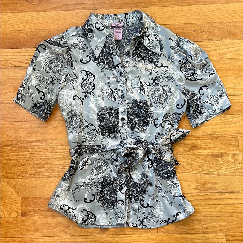 Love & Let Love Women’s Short Sleeve Paisley Print Blouse - Size: Small